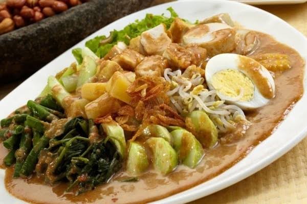 7 Gado-gado Legendaris di Jakarta yang Kelezatannya Tak Pernah Tergantikan