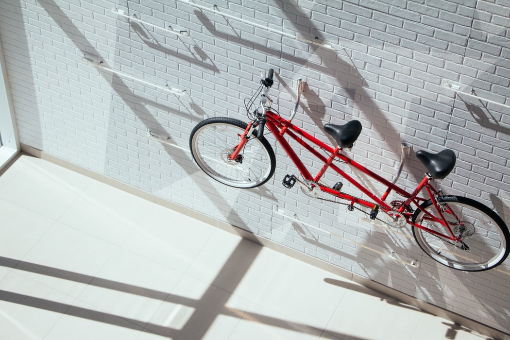 8 Pilihan Rak Sepeda yang Hemat Tempat | Pas untuk Penyimpanan di Apartemen dan Hunian Mungil