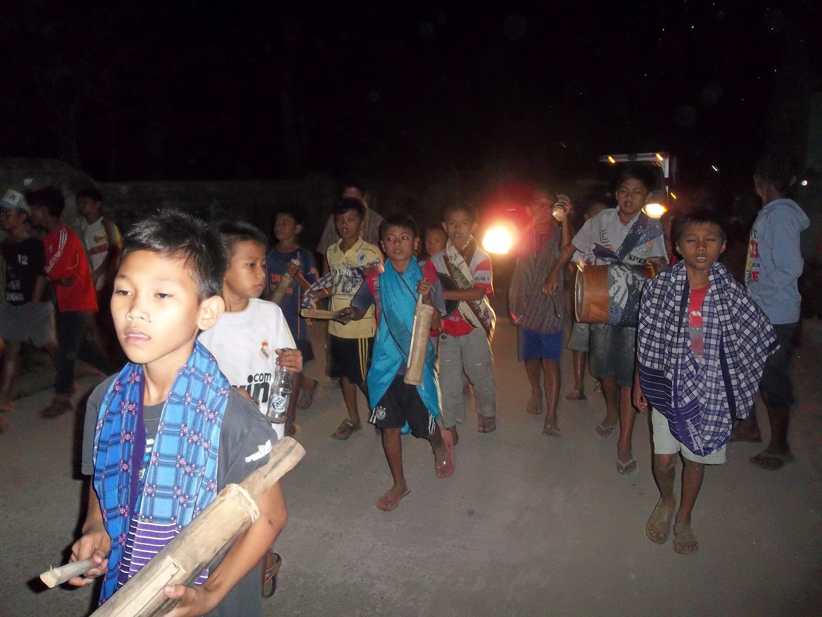 anak-anak bangunin sahur