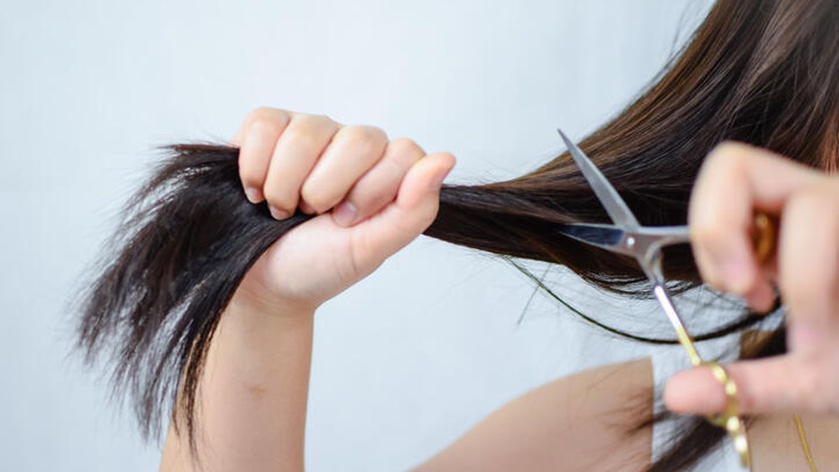 5 Cara Memotong Rambut Sendiri di Rumah untuk Berbagai Jenis Rambut | Simak Tips Lengkapnya!