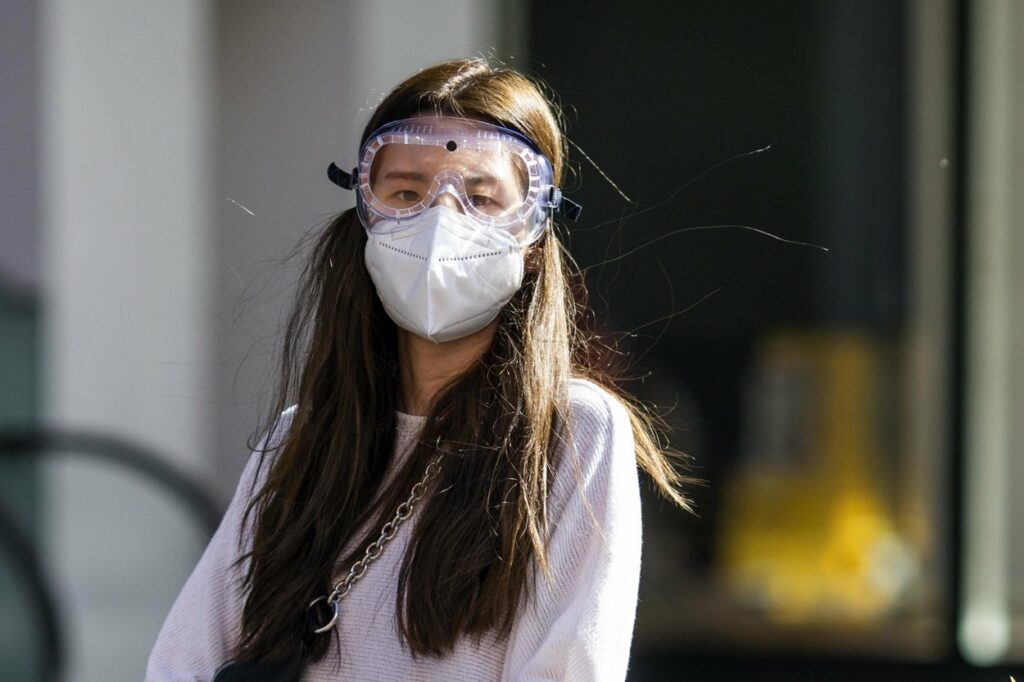 5 Cara Mengatasi Jerawat setelah Pakai Masker | Hidrasi  