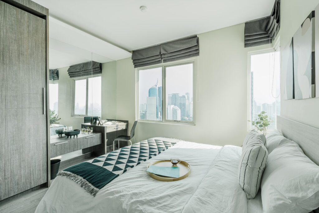 Kamar apartemen tipe master room Rukita Thamrin Residence