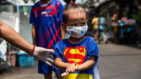 Alasan kenapa anak kecil di Indonesia sangat rentan terkena covid-19