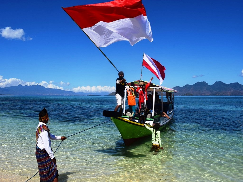 4 Lokasi Unik Pengibaran Bendera Merah Putih di Era New Normal