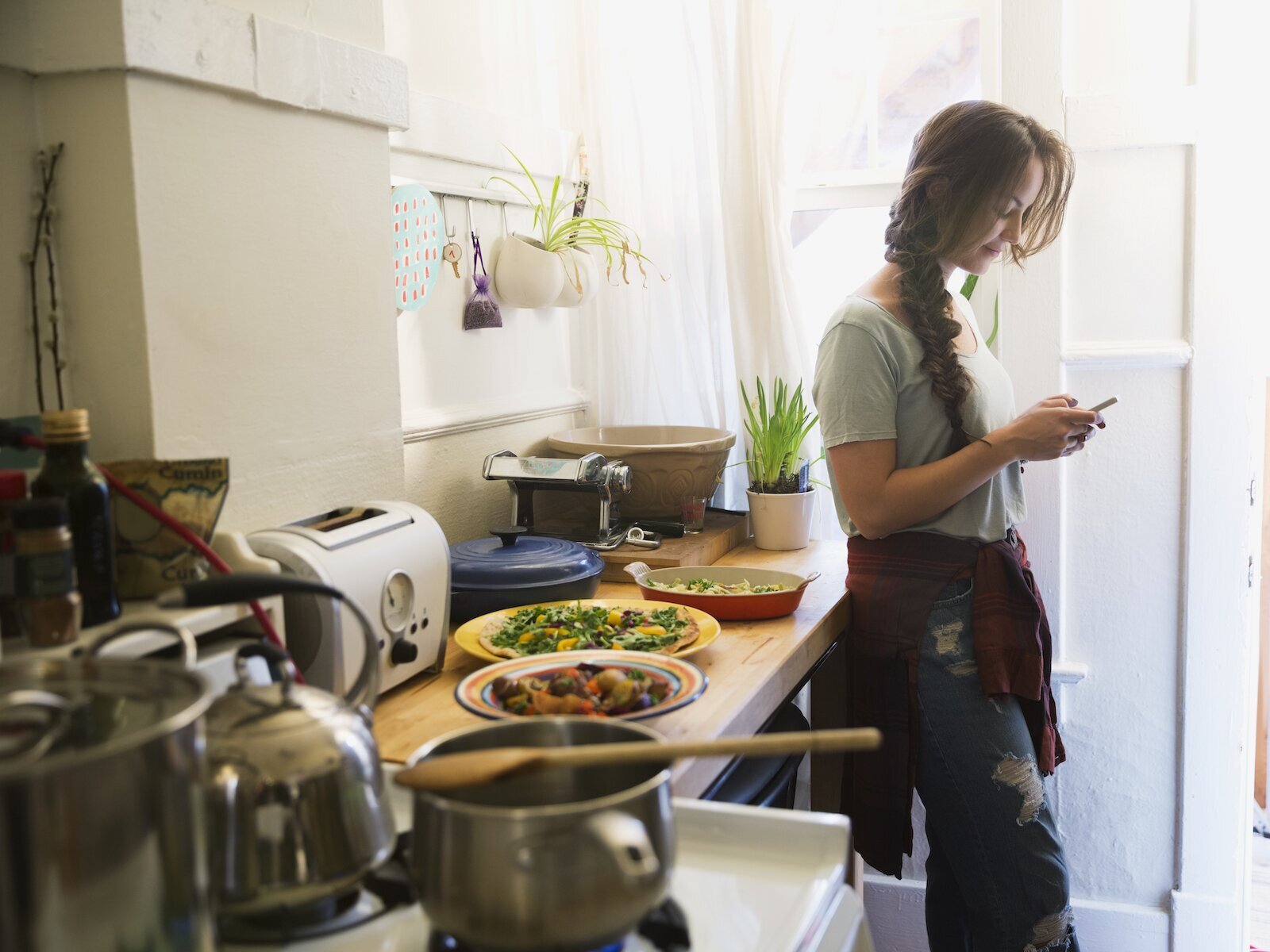 Ayo, Masak Sendiri! Praktikkan 10 Tips Memasak buat Anak Kost dari Chef Profesional