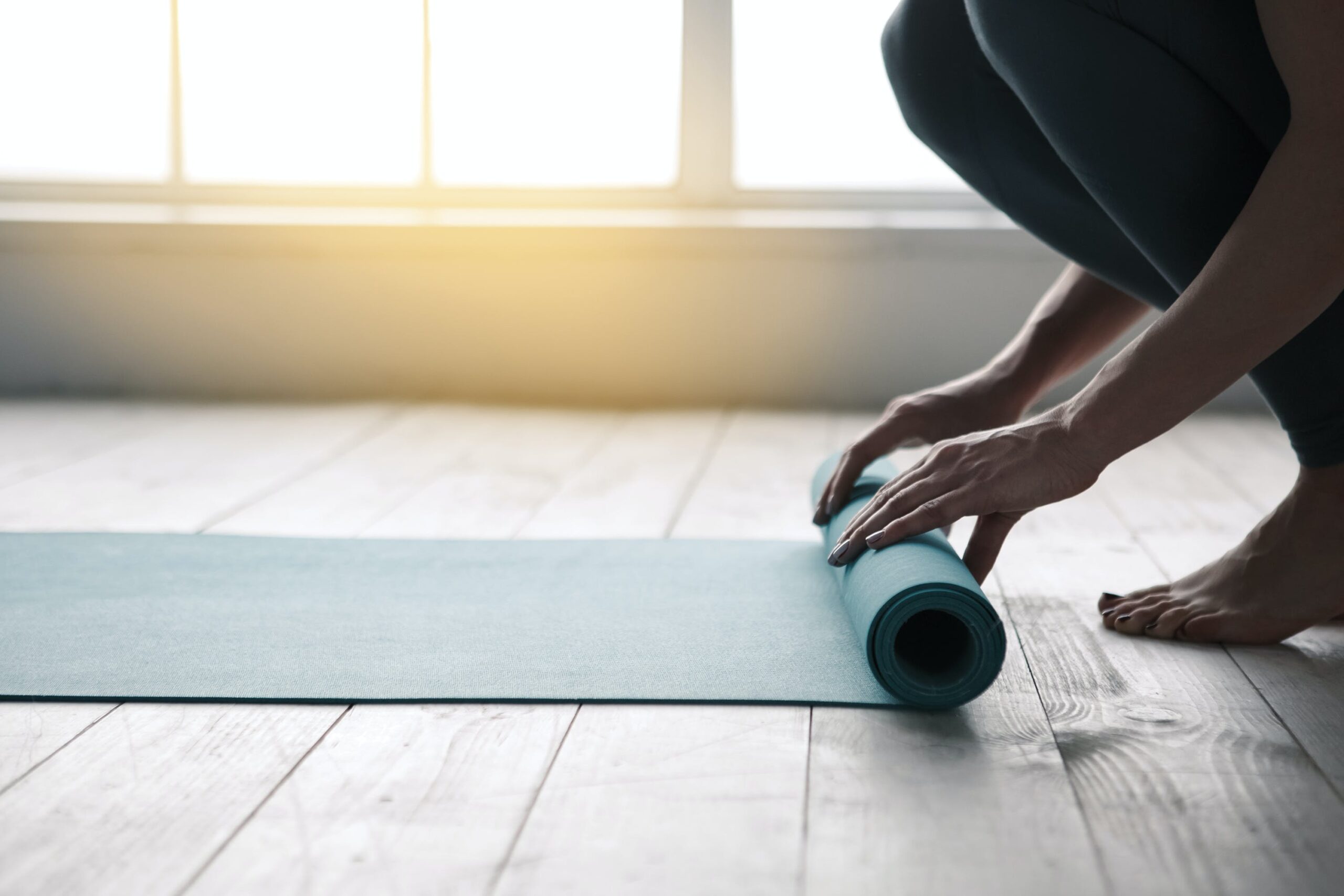 5 Tips Membersihkan Yoga Mat di Rumah tanpa Beli Peralatan Khusus