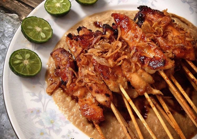 6 Sate Ayam Legendaris di Jakarta yang Tiada Tandingannya!