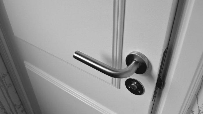 5 Cara Darurat untuk Membuka Pintu Kamar yang  Macet atau Terkunci