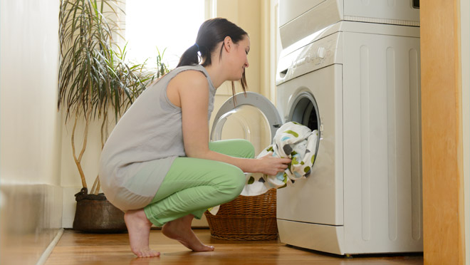 Ingin Pakaian Segar dan Wangi Tahan Lama? Coba 7 Laundry Hacks Simpel Ini!