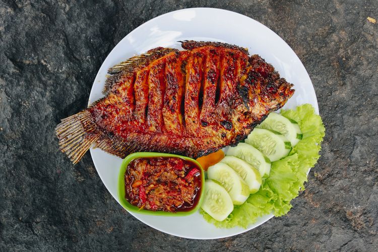 5 Aneka Resep Sambal yang Cocok untuk Ikan Gurame | Pedasnya Bikin Ketagihan