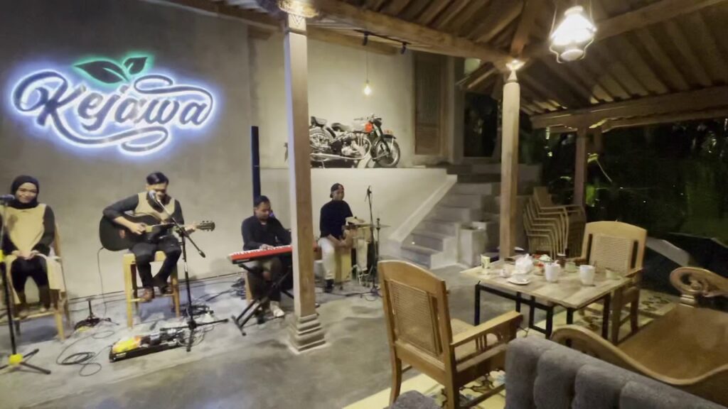 Bangunan Rumah Makan Ini Berarsitektur Jawa