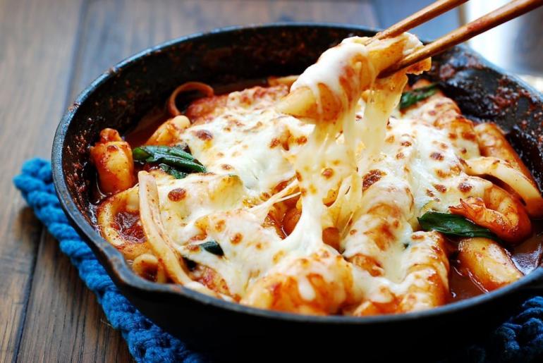 6 Rekomendasi Tteokbokki Instan yang Jadi Favorit | Nggak Bakal Nyesel Coba!