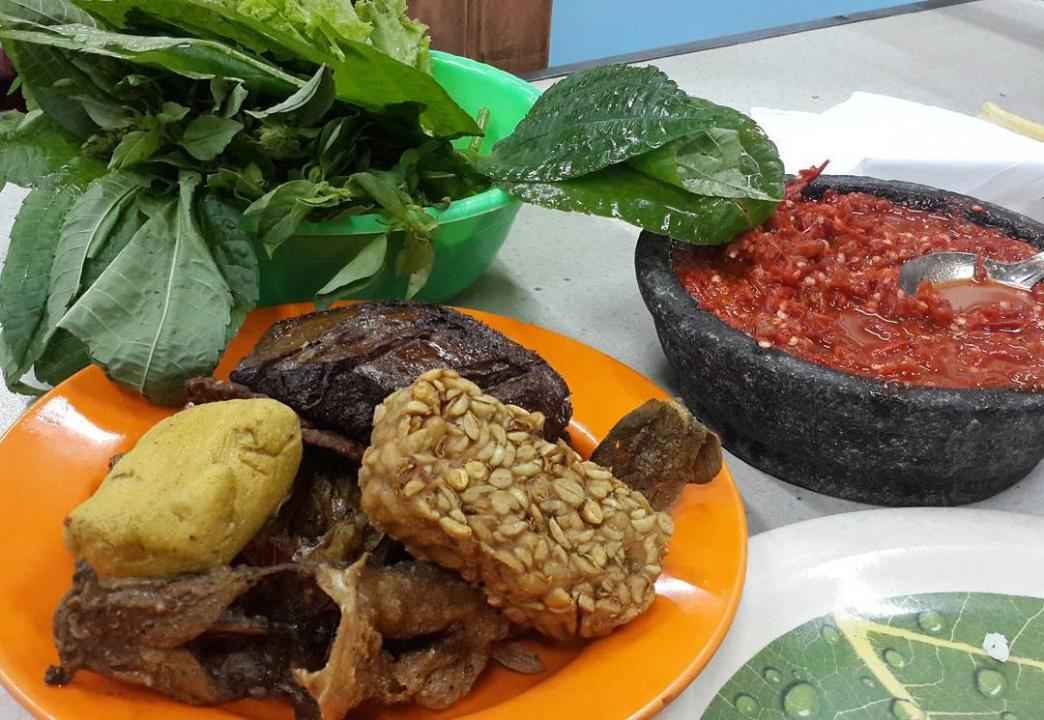 lapar-tengah-malam-restoran-24-jam-ini-punya-layanan-delivery