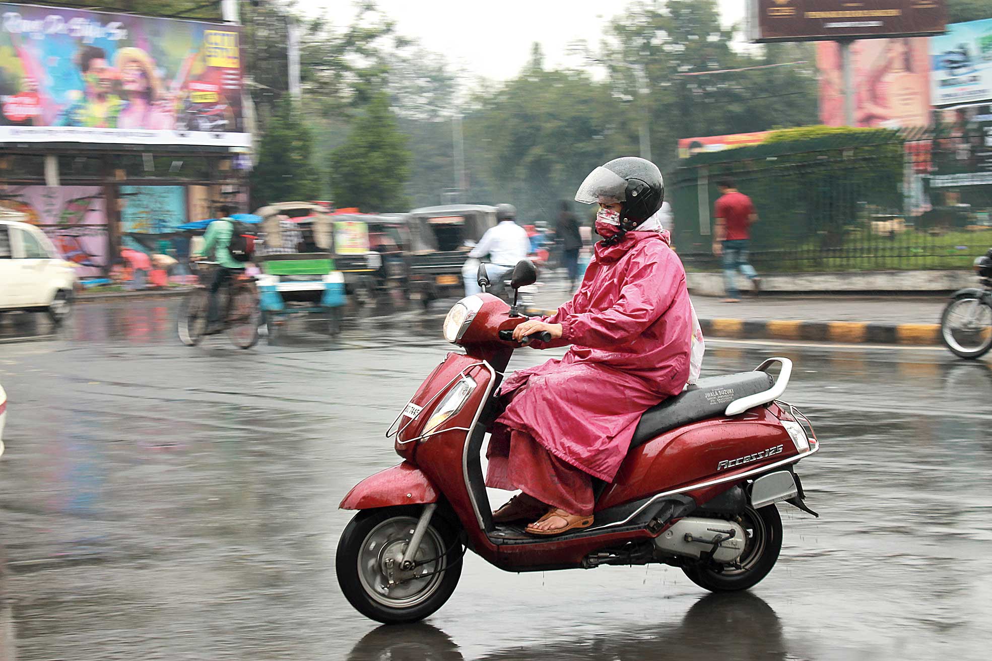 7 Rekomendasi Jas Hujan Motor Murah, Awet, dan Antibocor Harga di Bawah 300 Ribu