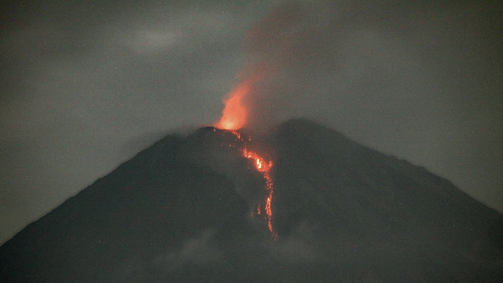 Kaleidoskop 2021: 7 Bencana Alam Indonesia, Banjir hingga Erupsi