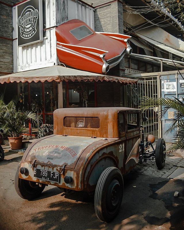 carburator springs cafe - tempat nongkrong di pesanggrahan