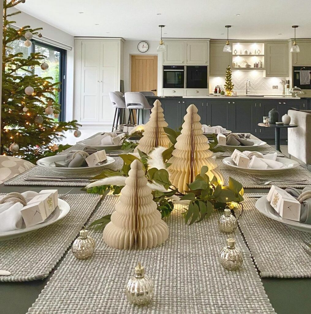 7 Ide Dekorasi Meja Makan Natal 2021 untuk Christmas Dinner