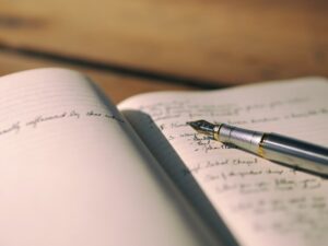 7 Tips Menulis Jurnal Harian Bagi yang Baru Mulai Journaling