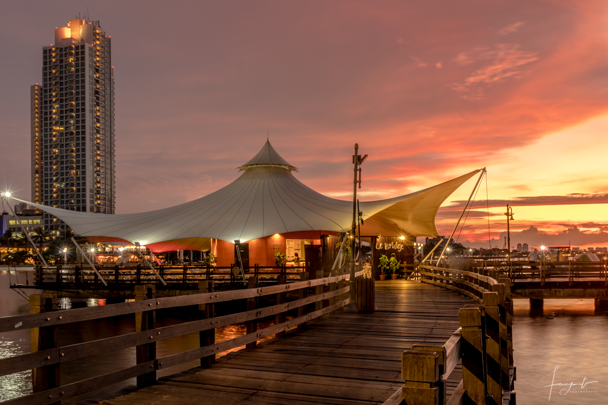 rekomendasi-restoran-pinggir-pantai-di-jakarta