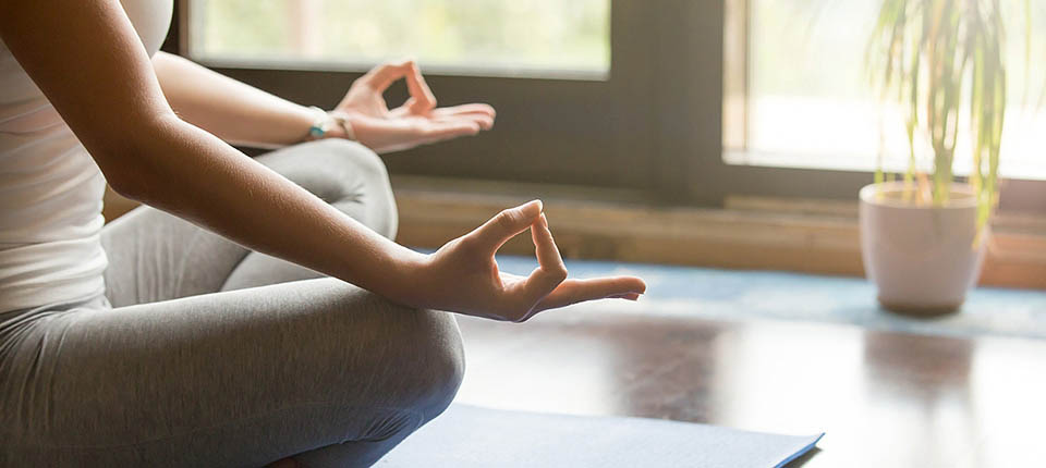 5 Cara Meditasi untuk Pemula, Tips Meditasi yang Benar dan Bikin Relaks!