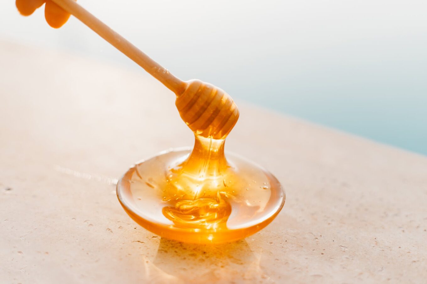 bahan alami madu atasi radang tenggorokan