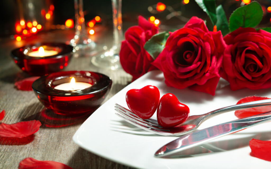 dekorasi meja makan serba merah