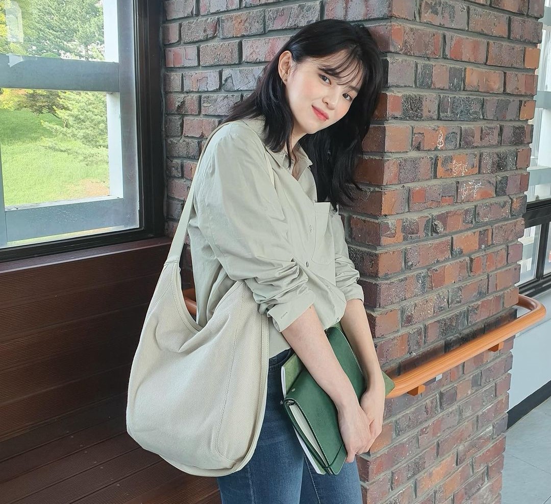 10 Inspirasi Outfit Ke Kampus ala Drama Korea | Intip Tips Pilih OOTD Kece