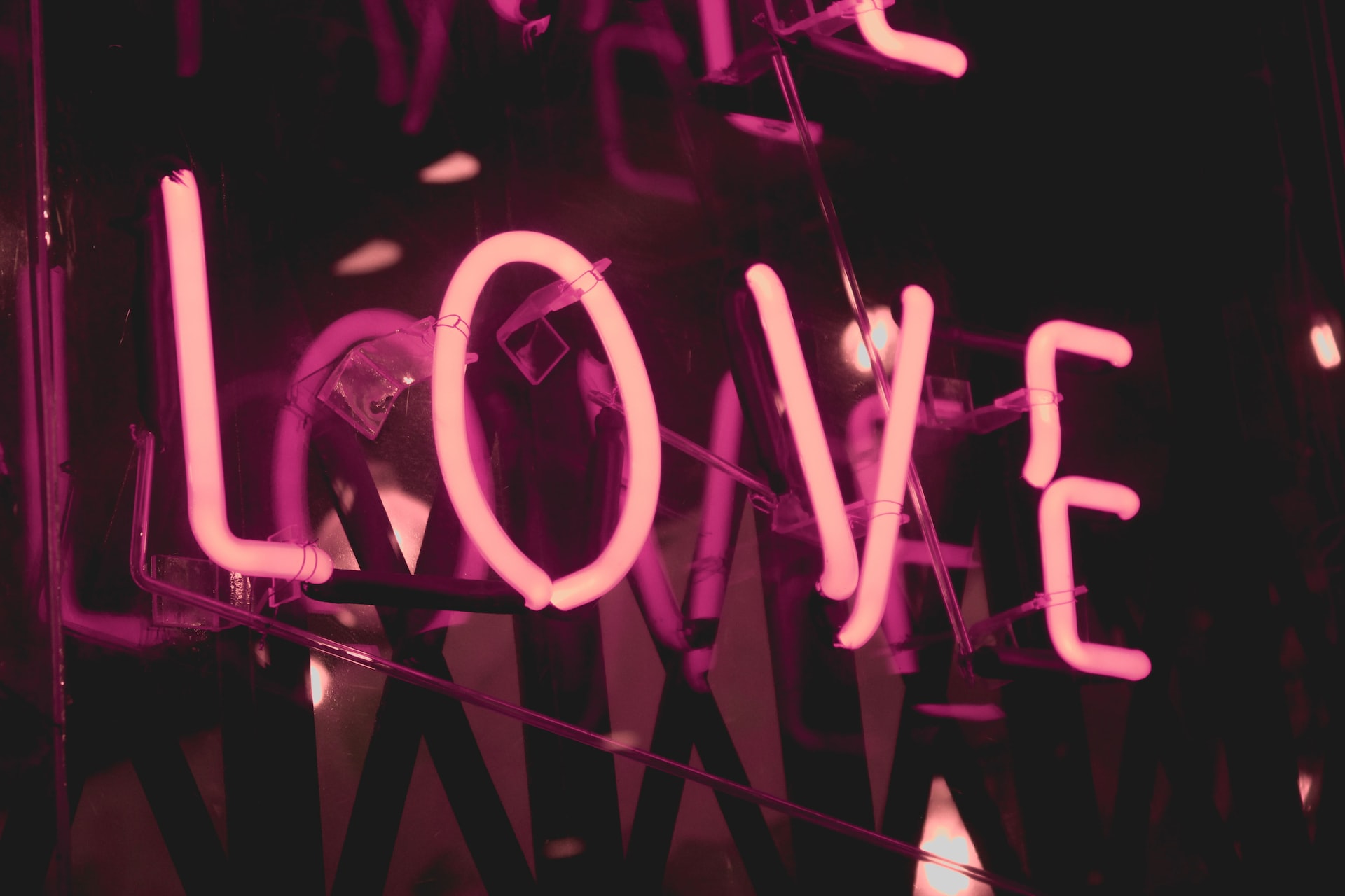 7 Jenis Cinta yang Harus Kamu Ketahui | Apakah Salah Satunya sedang Kamu Alami?