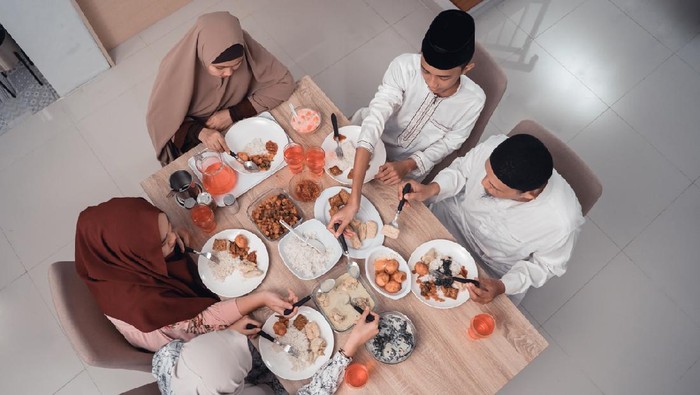 9 Tata Cara Buka Puasa yang Benar, Bisa Bantu Cegah Gangguan Kesehatan