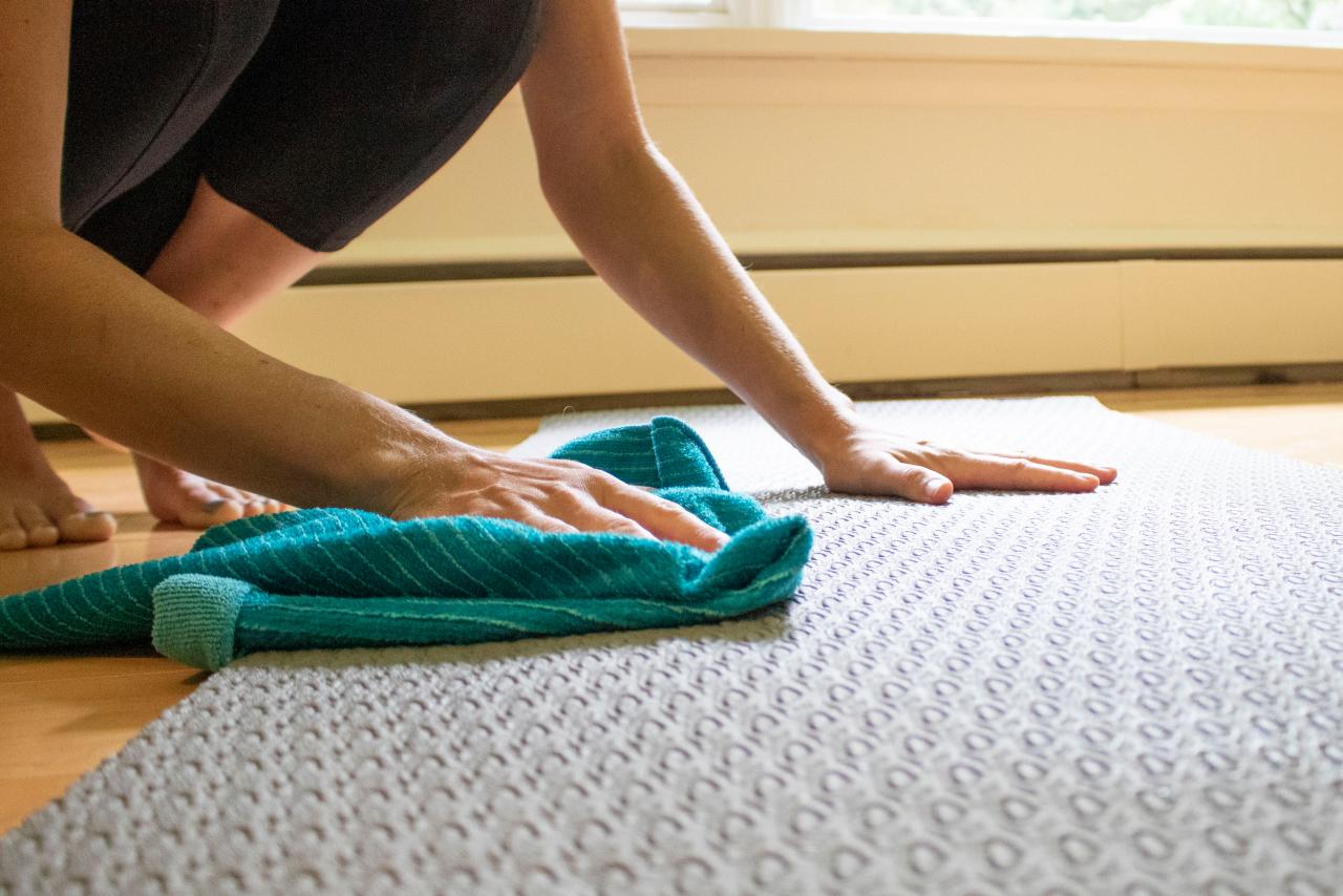 4 Cara Membersihkan Matras Yoga Biar Tidak Cepat Rusak