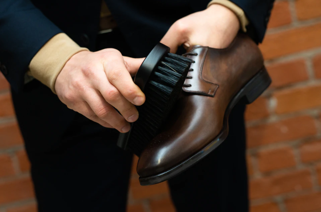 cara membersihkan sepatu nubuck