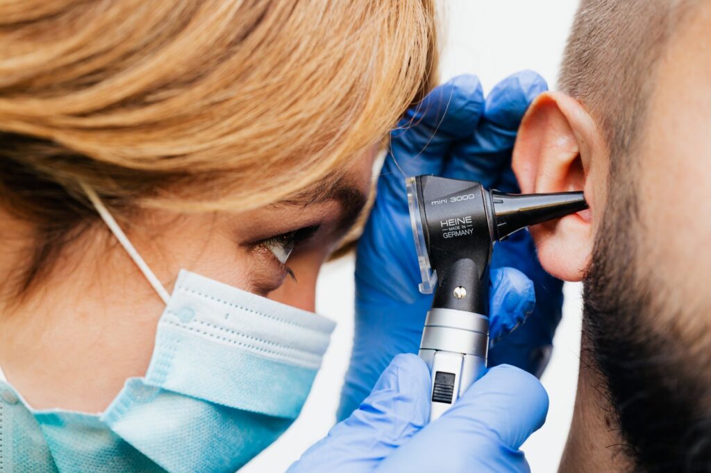 cara mengatasi telinga berdengung