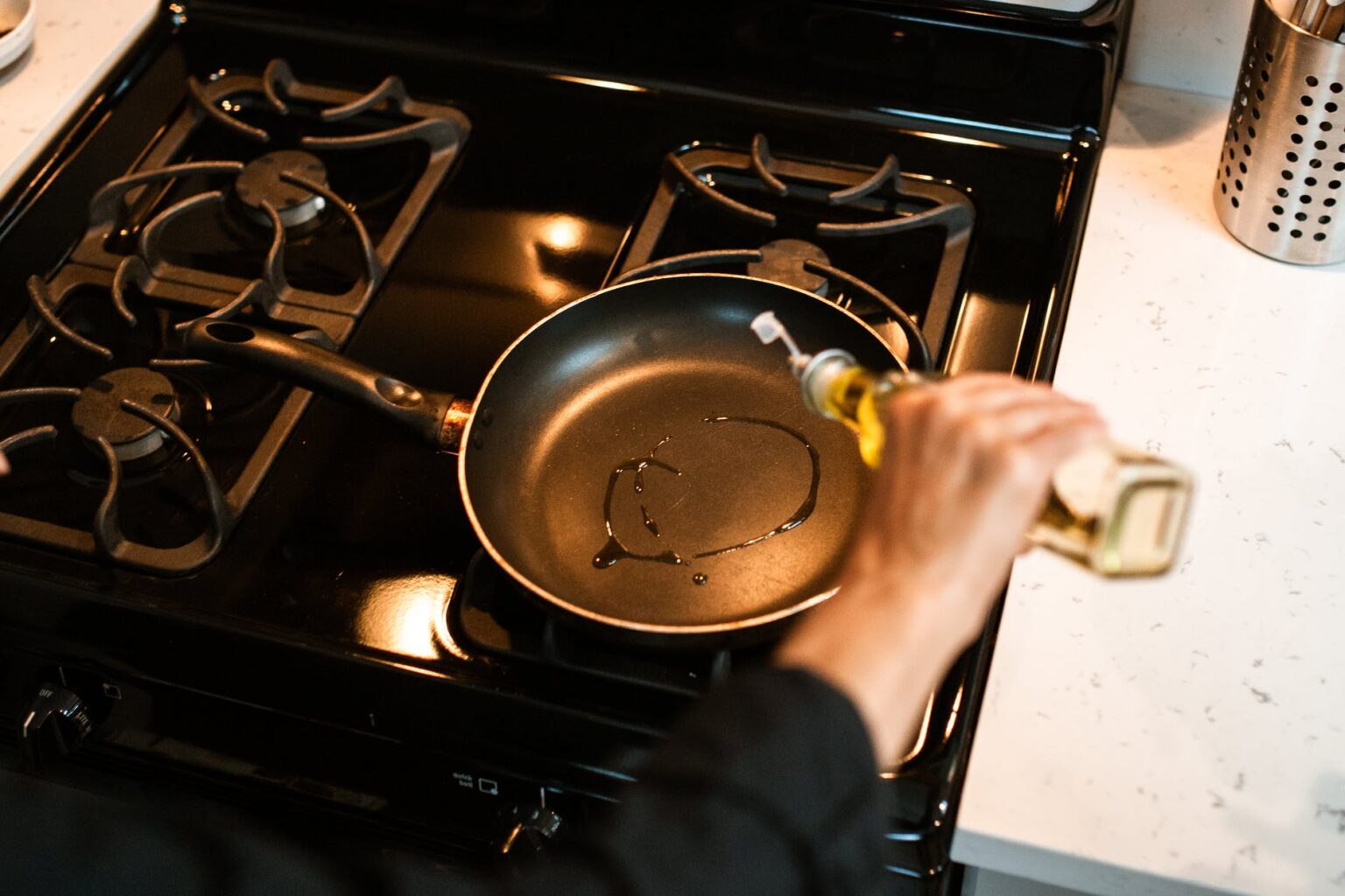 7 Cara Menjernihkan Minyak Goreng Bekas untuk Dipakai Kembali