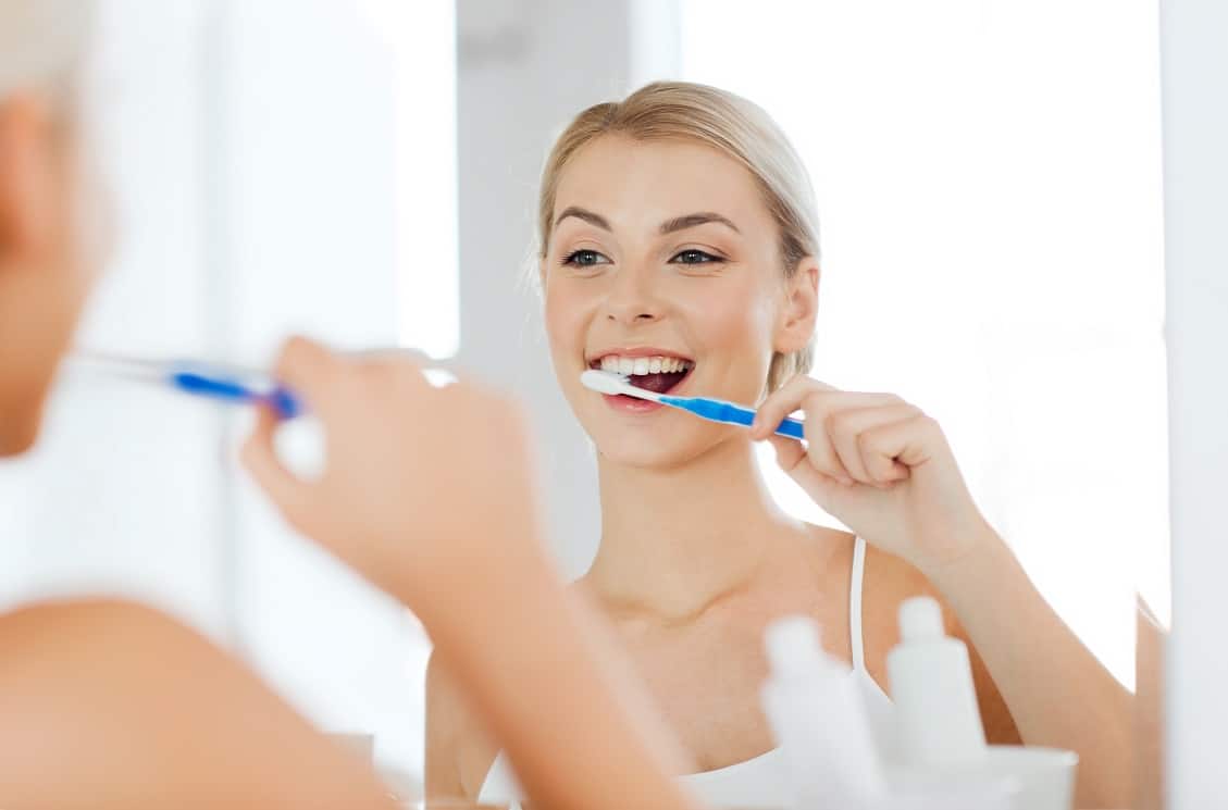 7 Kesalahan Menyikat Gigi yang Paling Sering Terjadi | Kamu Melakukan yang Nomor Berapa?