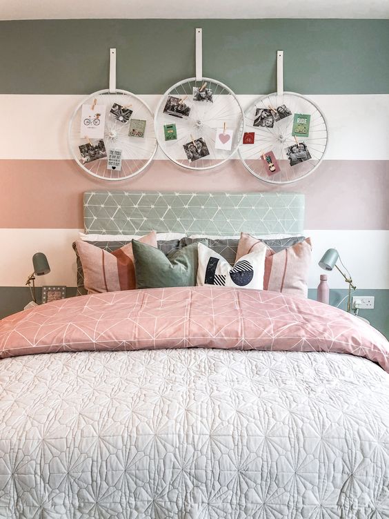 kombinasi warna cat kamar aesthetic - hijau sage dan pink