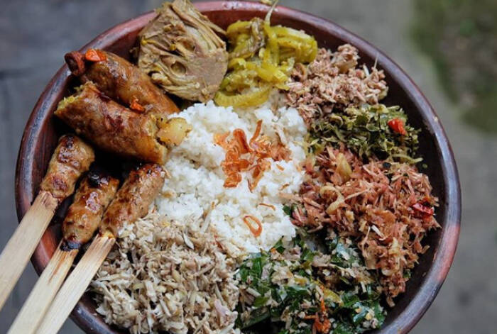 5 Makanan Khas Bali yang Disajikan saat Hari Raya Nyepi, Sudah Pernah Coba?