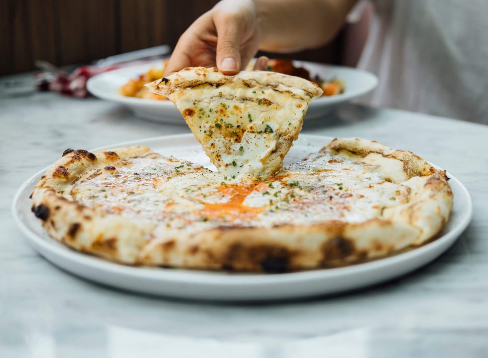 tempat makan pizza enak di jakarta