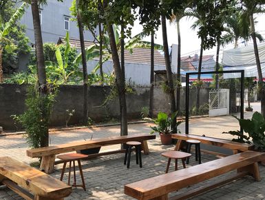 kafe dekat sini jakarta timur