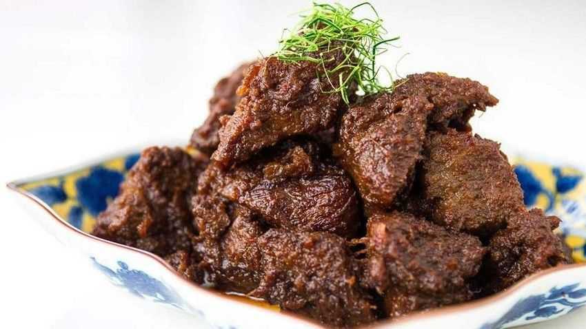 7 Rekomendasi Tempat Pesan Rendang Online | Pas Tanpa Ribet untuk Sajian Lebaran!