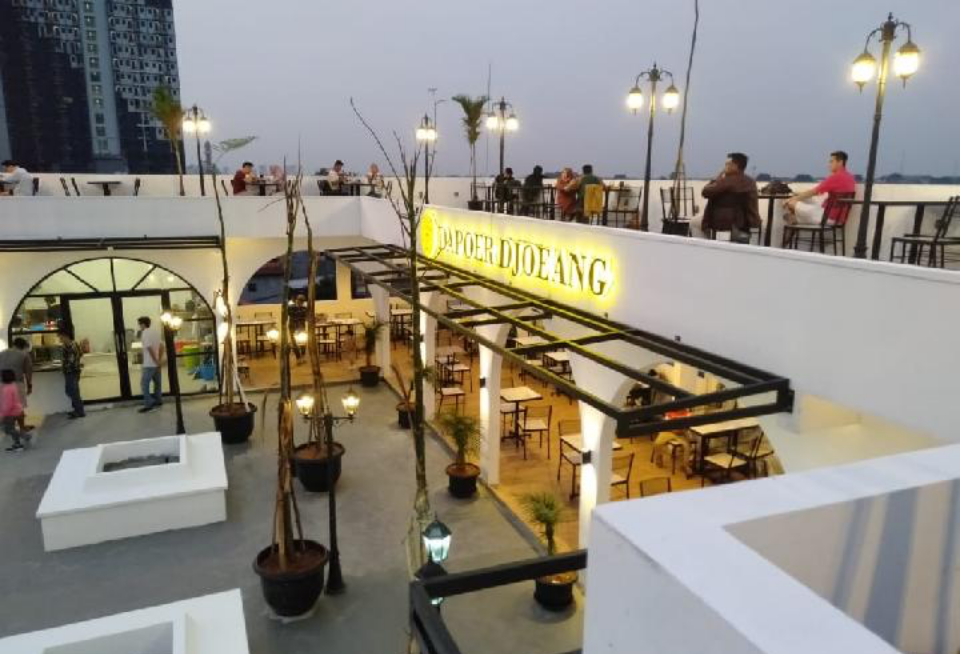 outdoor cafe