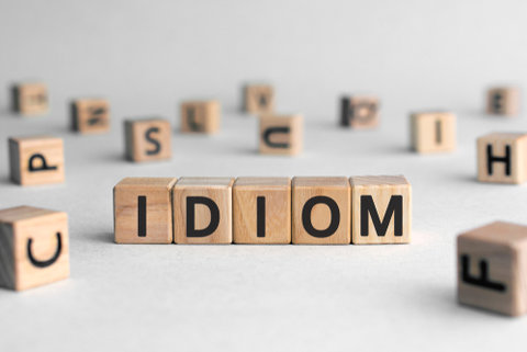 Ungkapan adalah Idiom, Begini Contoh Kalimat dan Artinya