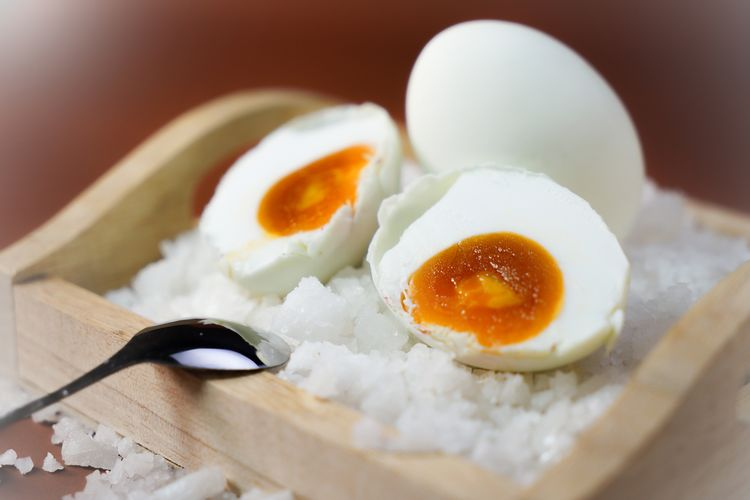 5 Cara Membuat Telur Asin | Bahan Gampang Dicari, Praktis Banget!