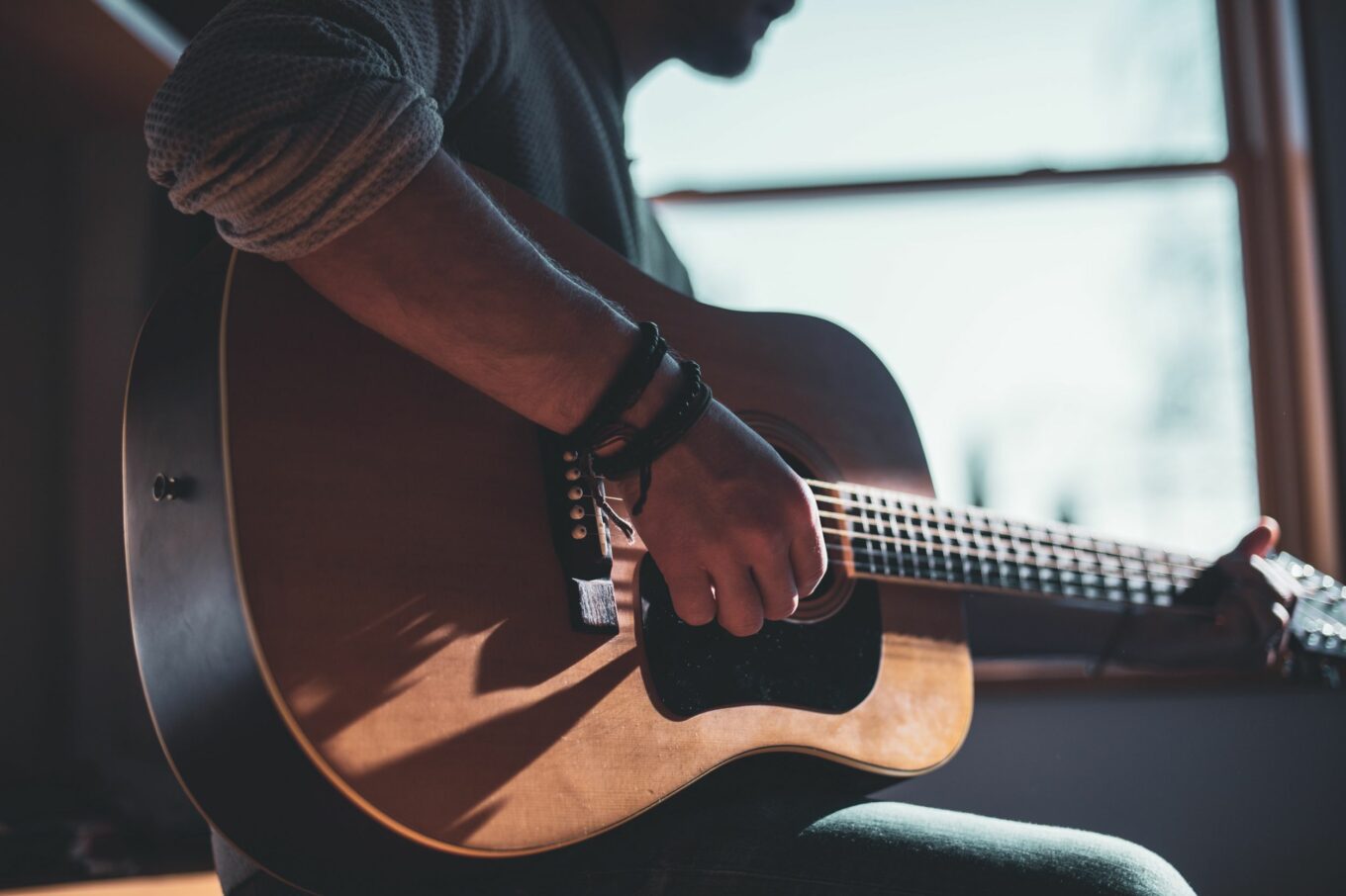 7 Kunci Dasar Gitar Lengkap dengan Gambar dan Tips untuk Pemula