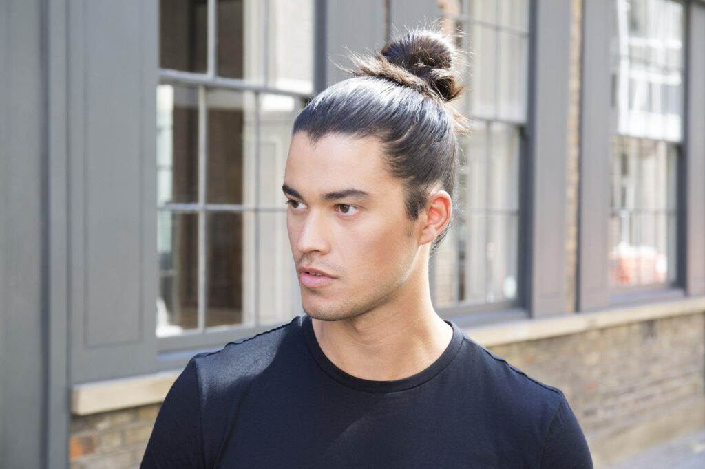 model rambut pria man bun
