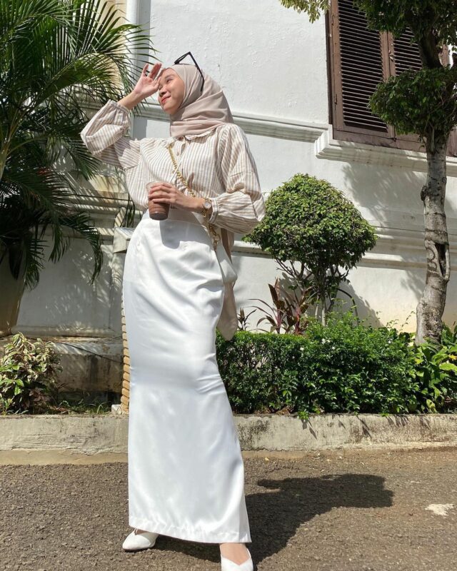 12 Inspirasi OOTD Hijab Simple untuk Hangout | Cocok untuk Bukber!