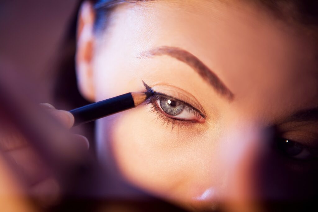 urutan makeup eyeliner