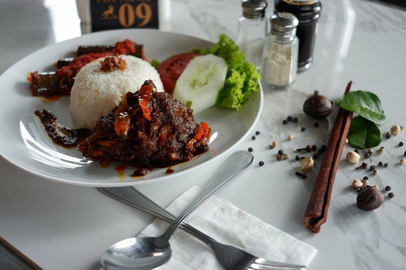 Dari Dapur Rumah Hingga Seluruh Nusantara: Kisah Sukses Penjual Rendang Online
