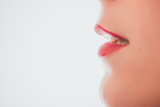 cara mencerahkan bibir alami