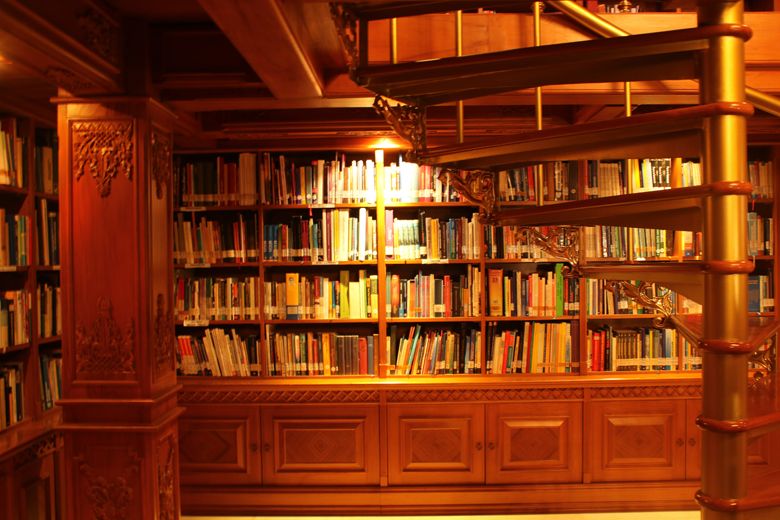 7 Rak Buku Perpustakaan Pribadi Tokoh Terkenal | Impian Para Bookworm!