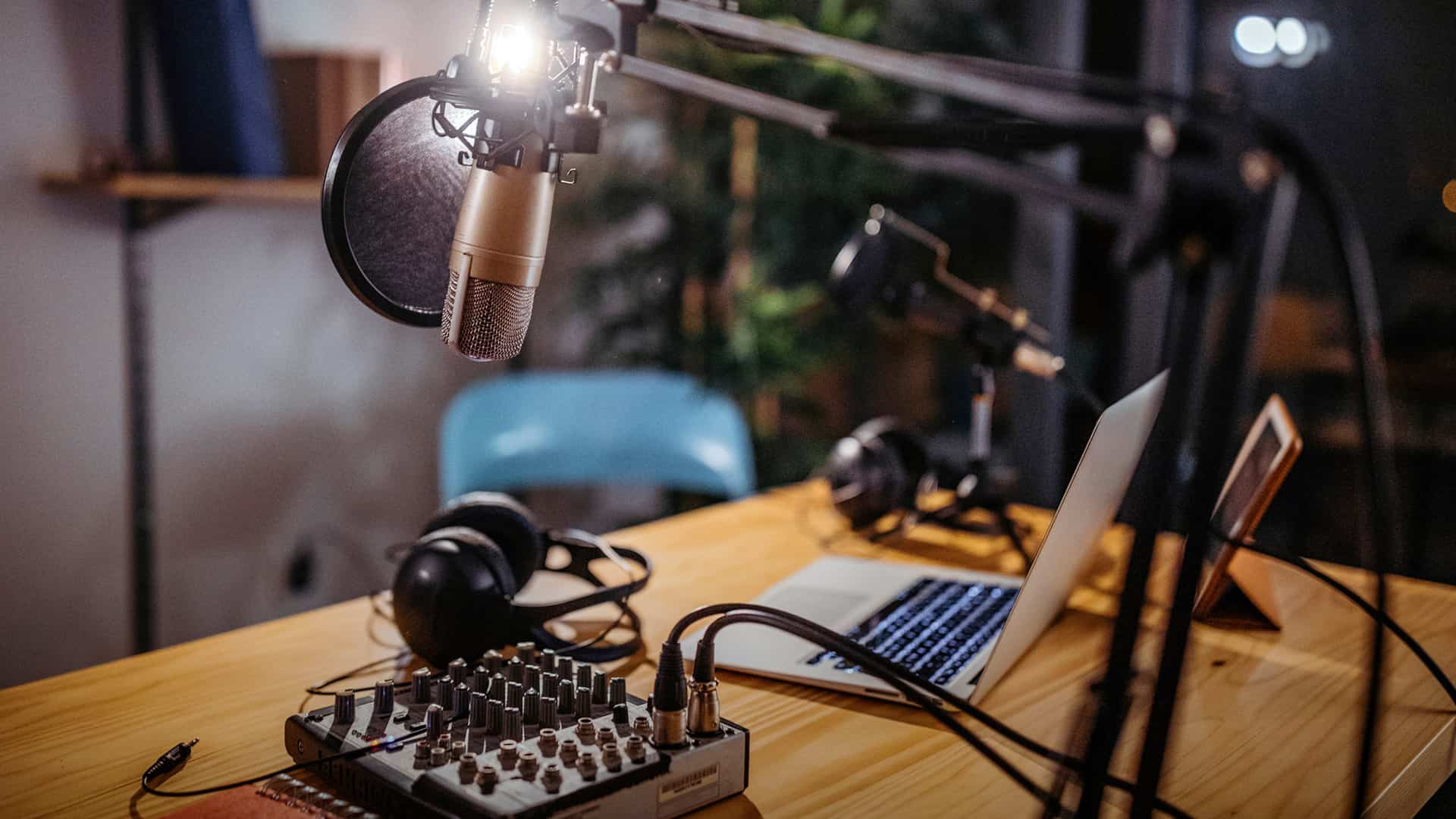 9 Ide Desain Ruang Podcast di Rumah | Minimalis dan Aesthetic!